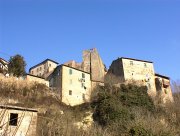alcune case di Mazzano
Romano risalendo al paese
dalla Valle del Fosso Treja
(7250 bytes)